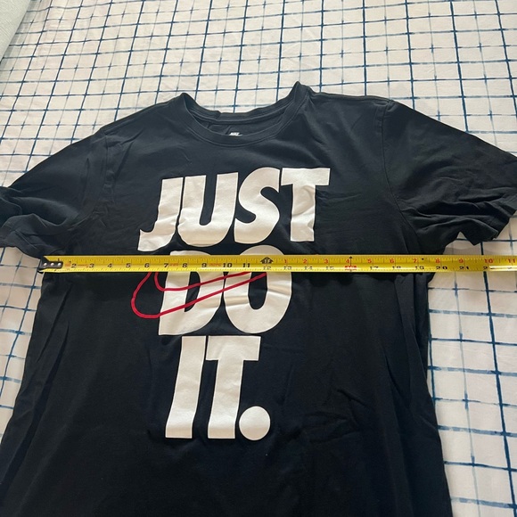 Used Nike T-shirt - Picture 4 of 7